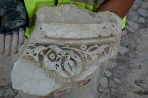 La restauración del Baluarte de la Mina en el castillo de Santa Bárbara de Alicante permite encontrar restos de proyectiles del siglo XVIII y un fragmento de una yesería islámica - (foto 5)