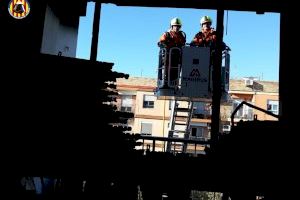 Un fallecido tras un virulento incendio en una vivienda en Meliana