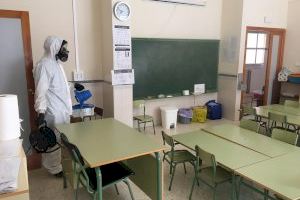 Les Coves de Vinromà afronta la vuelta al cole cumpliendo la normativa vigente e incrementando el servicio de limpieza