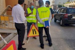 Vila-real trabaja en la modernización de la red de agua potable con la renovación de canalizaciones en la calle Furs de València