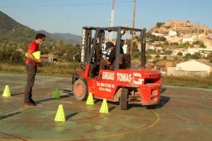 La Agencia de Ocupación Onda Inserta forma a 28 personas desempleadas en conducción de carretillas