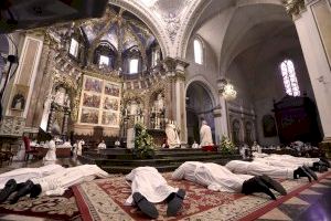 El cardenal Cañizares preside en la Catedral la ordenación de diez nuevos diáconos