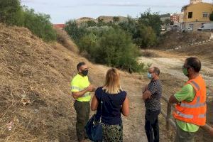 Petrer realiza una actuación extraordinaria en los más de 15.000 m² de la Rambla de Puça desde el Puente del Guirney hasta el Puente de Felipe V