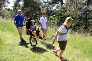 La compra de una silla adaptada abre el Millars a visitas de personas con discapacidad en Almassora