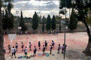 Dos positivos obligan a confinar a una clase entera en Gandia, la tercera en una semana