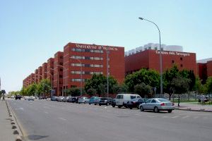 Más del 84 % de las personas tituladas en másteres oficiales de la Universitat de València encuentra empleo