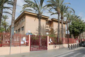 El Ayuntamiento de Elche incrementa en 600.000 euros el contrato para mejorar la limpieza en los colegios