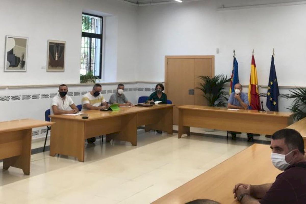 Manises desvetla les «10 raons per a comprar a Manises» en la seua campanya per a fomentar el comerç i els mercats de proximitat