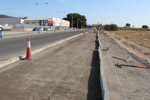 Obras Públicas prolonga el carril ciclopeatonal  de la Ronda Sur por la Avenida de Jesús Navarro