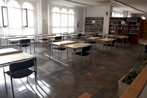 Cultura instala mamparas protectoras en la sala de lectura de la Biblioteca Central Pedro Ibarra para duplicar el aforo