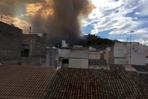 Declarat un incendi forestal a Oliva amb habitatges propers - (foto 4)
