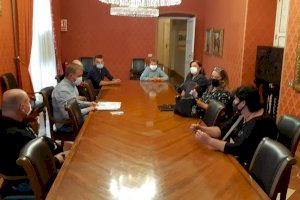 Compromís escolta les demandes del Comité d'Empresa de la UTE Limpial que gestiona la neteja de col·legis Compromís escolta les demandes del Comité d'Empresa de la UTE Limpial que gestiona la neteja de col·legis