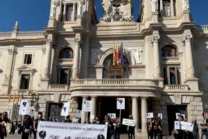 El grito de auxilio de los indumentaristas llena las calles de Valencia - (foto 3)