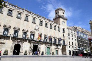 El Ayuntamiento de Alicante contrata a 47 profesionales desempleados de larga duración dentro del programa EMCORP