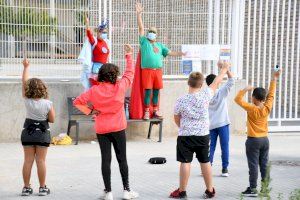 La campaña para concienciar sobre la prevención de la COVID-19 llega a los parques de Vila-real con actividades de animación infantil