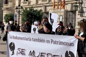 El grito de auxilio de los indumentaristas llena las calles de Valencia - (foto 7)