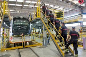 El Consorcio Provincial de Bomberos realiza prácticas de formación en las instalaciones de la red del TRAM