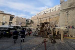 Peñíscola es estos días un plató de cine: turistas y vecinos convertidos en actores