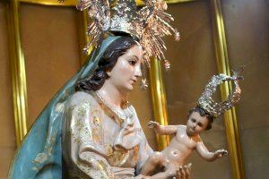 Pilar de la Horadada celebra una atípica ofrenda a la Patrona