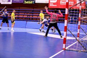 El CB Maristas Algemesí logra la primera victoria del curso al imponerse a domicilio al Servigroup Benidorm (21-26)
