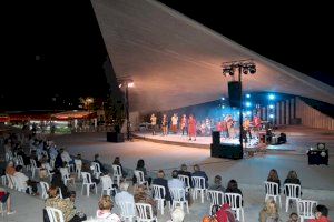 Sant Vicent commemora el 9 d’Octubre amb teatre, pólvora, música i danses