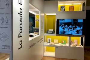 Elche recupera en una exposición los 45 años de trayectoria de la Escola d’ Estiu valenciana