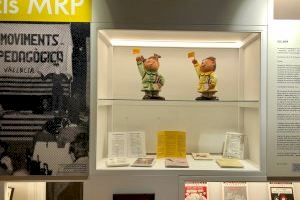 Elche recupera en una exposición los 45 años de trayectoria de la Escola d’ Estiu valenciana - (foto 2)