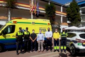 Els edils de Seguretat Ciutadana i Sanitat feliciten els agents A-72 i A-106 per salvar la vida d'un ciutadà