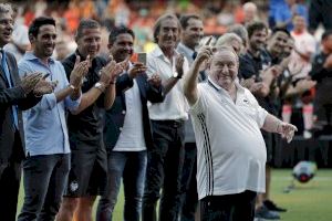 Las cenizas de ‘Españeta’ descansarán eternamente en el Camp de Mestalla - (foto 7)
