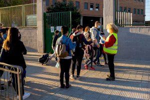 Un grupo de Agentes Covid vela por el cumplimiento de las normas sanitarias en las calles de Mislata