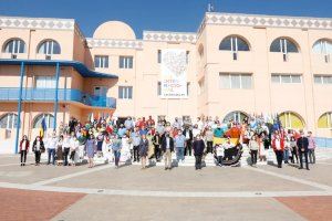 Arques apela a la unidad de culturas, lenguas y banderas en el Día Internacional de l’Alfàs