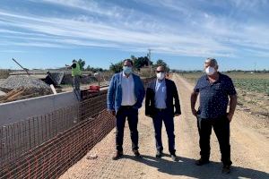 El alcalde de San Fulgencio visita las obras de reparación de daños de la DANA en el azarbe de Los Vidales