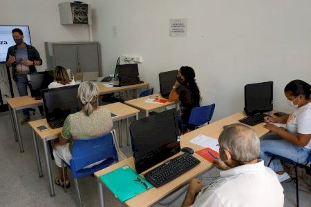 Más de 50 personas mejoran sus competencias digitales en Burriana Más de 50 personas mejoran sus competencias digitales en Burriana