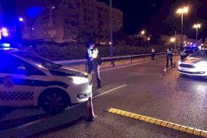 La Policía Local cierra el operativo nocturno con máximo cumplimiento en el toque de queda en Alicante - (foto 7) La Policía Local cierra el operativo nocturno con máximo cumplimiento en el toque de queda en Alicante - (foto 7)