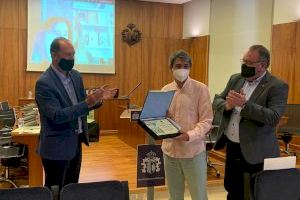 Alejandro Pedregosa gana el “Premio Internacional de Poesía para niñas y niños Ciudad de Orihuela” 2020 con su obra “Álbum de Familia”