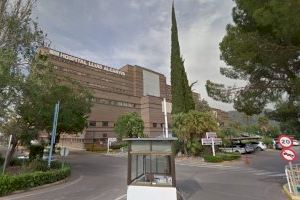 Herido un trabajador tras precipitarse desde la cabina de un camión en l’Olleria