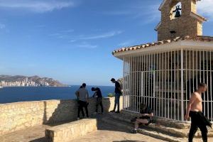 Ciudadanos denuncia la proliferación de botellones, suciedad y falta de seguridad en las inmediaciones de la ermita de La Cala