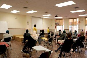 Empieza un nuevo curso de Alfabetización y Aulas de Español en Quart de Poblet con casi una treintena de alumnas