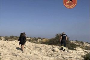 Los bomberos del SPEIS rescatan a dos jóvenes atrapadas en la cima de la Serra Grossa en Alicante