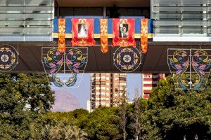 Fiestas anima a la población a engalanar los balcones de Benidorm en honor a los patronos