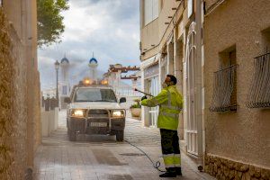 Un nuevo vehículo pulverizador para desinfectar las calles estrechas del casco antiguo de Benidorm