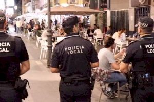 La Policía Local disuelve y denuncia dos fiestas esta madrugada y sanciona a trece personas por desobediencia en Alicante