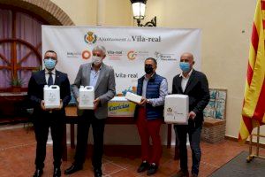 Vila-real sella un acuerdo con Caricias y Laboratorios Costa para dispensar a los colegios suministros contra la covid-19 gracias al tejido industrial local