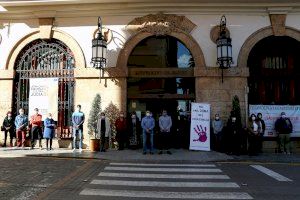 Sagunto guarda un minuto de silencio en señal de condena y repulsa por el presunto asesinato machista ocurrido en Barcelona