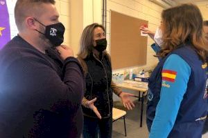 La Fundación Internacional María Luisa de Moreno dona calzado y material escolar a 260 estudiantes del colegio Giner de los Ríos de Elche