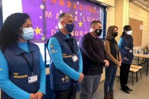 La Fundación Internacional María Luisa de Moreno dona calzado y material escolar a 260 estudiantes del colegio Giner de los Ríos de Elche - (foto 2)