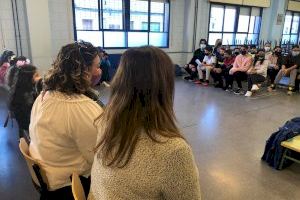 La Fundación Internacional María Luisa de Moreno dona calzado y material escolar a 260 estudiantes del colegio Giner de los Ríos de Elche - (foto 3)