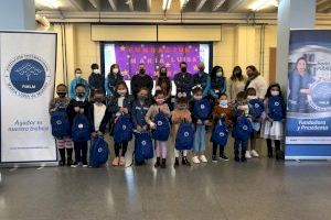 La Fundación Internacional María Luisa de Moreno dona calzado y material escolar a 260 estudiantes del colegio Giner de los Ríos de Elche - (foto 4)
