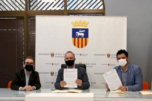 La Generalitat y los ayuntamientos de Sant Vicent y Sant Joan firman los primeros convenios para la cesión del derecho de tanteo