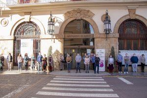 Sagunto guarda un minuto de silencio en señal de condena y repulsa por el presunto asesinato machista ocurrido en Sevilla